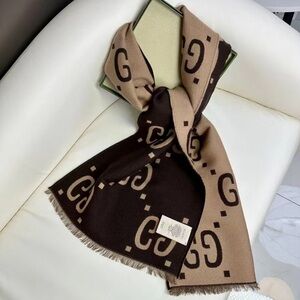 GUCCI 100% cashmere winter scarf